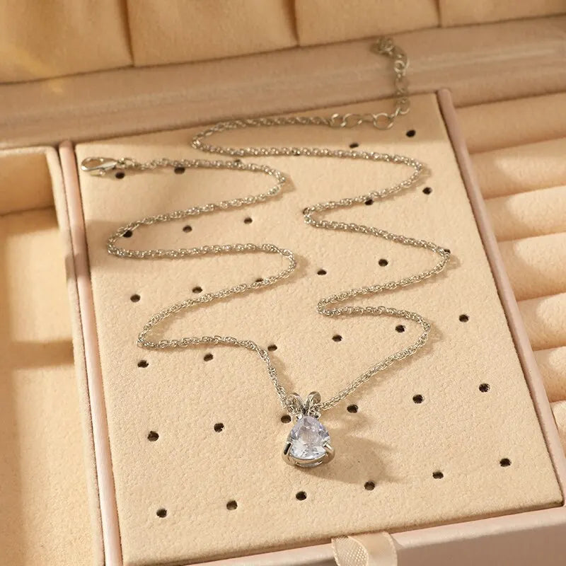 Glans del Crocifisso Collana d'Argento con Gocce di Diamante