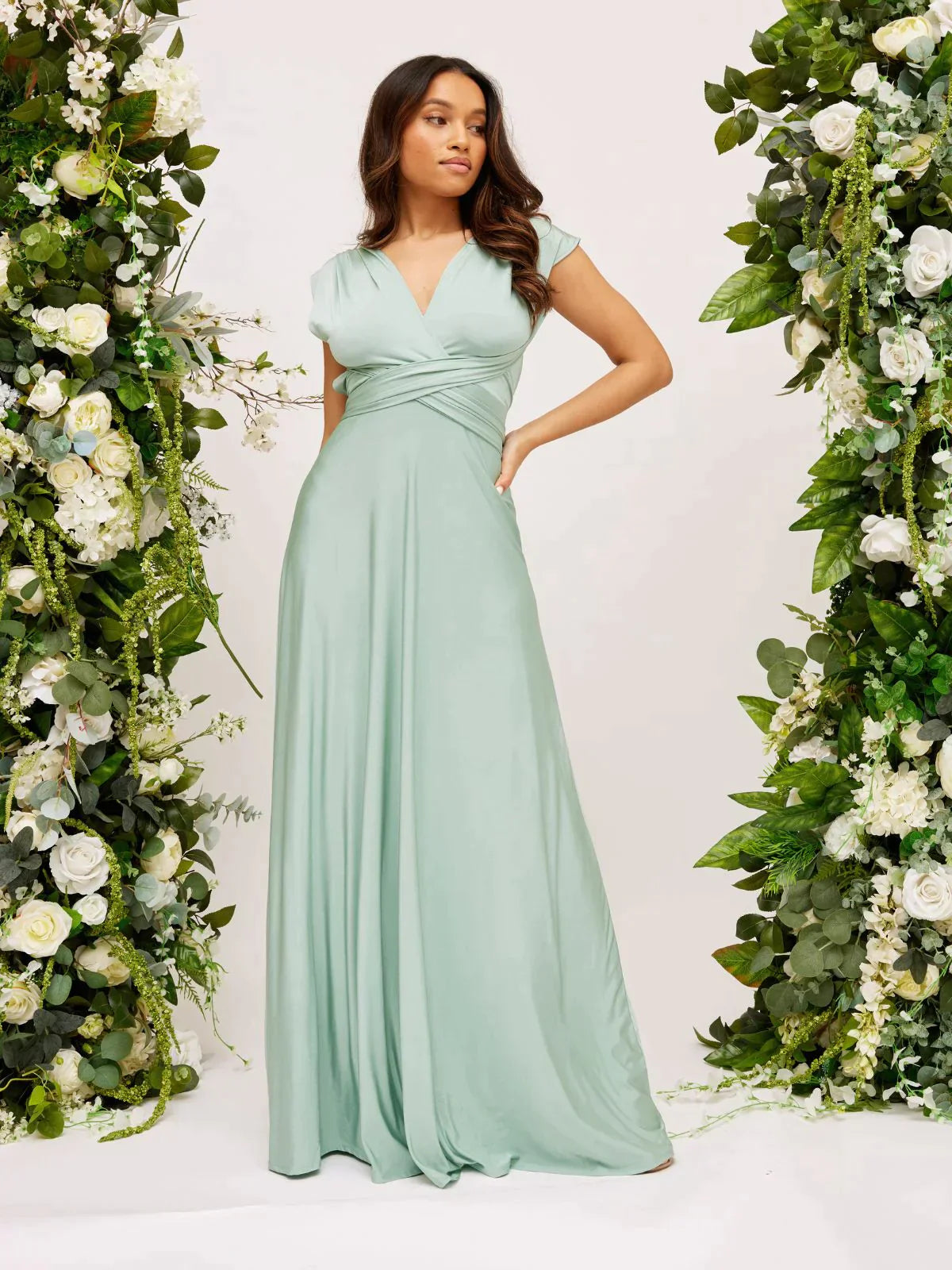 Nicole - Elegantes Satinkleid für bezaubernde Abende