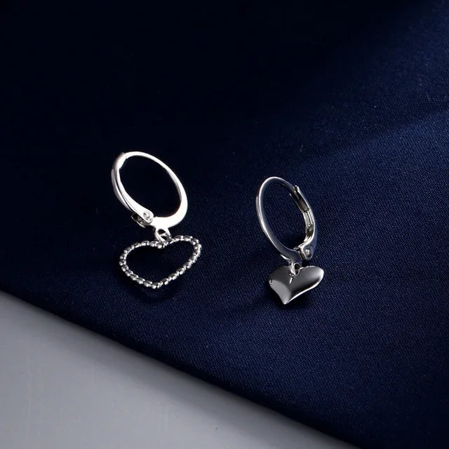 Glinster & Glans Betoverende Hartvormige Gouden Metalen Geometrische Holle Oorbellen