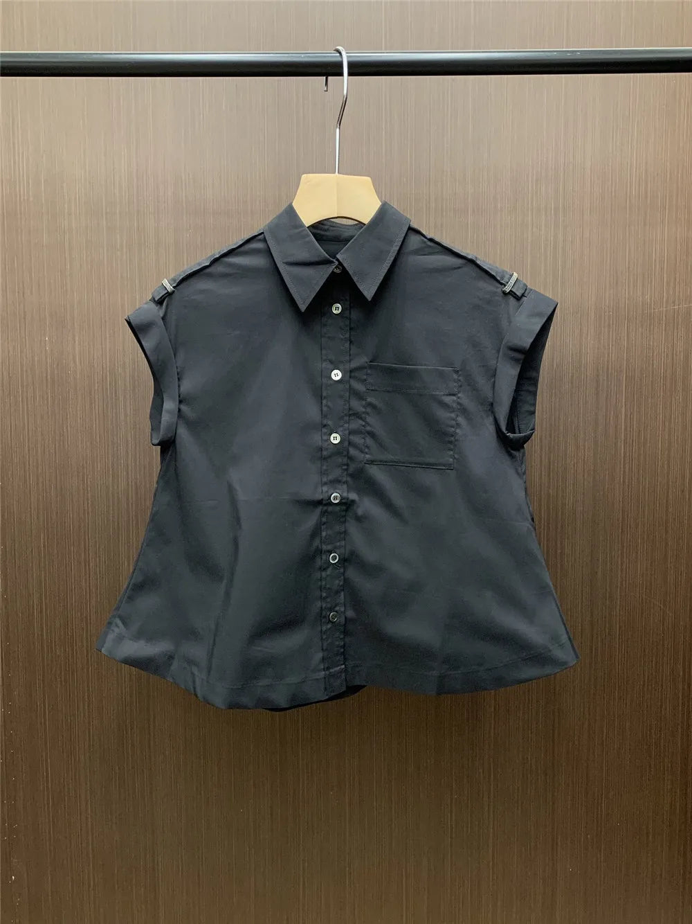 Mouwloze blouse met kralenketting Zonnegloed
