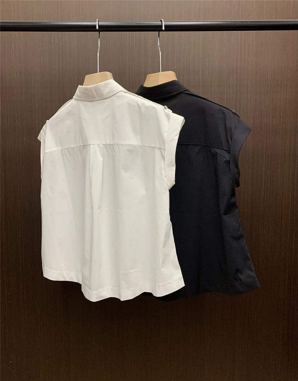 Mouwloze blouse met kralenketting Zonnegloed