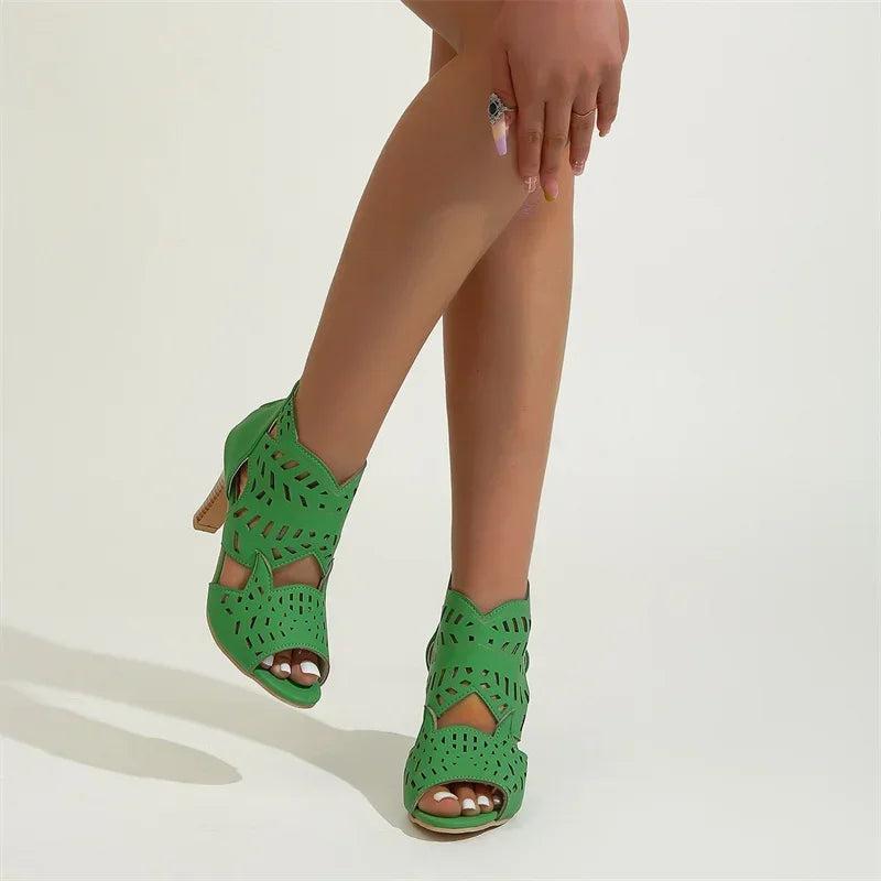 Eleganti sandali con perle per giornate estive