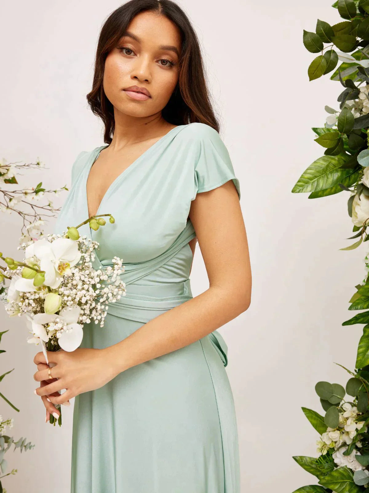 Nicole - Elegantes Satinkleid für bezaubernde Abende