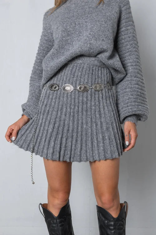 Entra nel Mondo Elegante di Elegance | Set Maglione e Gonna Pieghettati