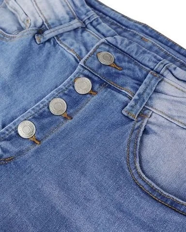 ChicCraft: Retro Jeans that Move with You!