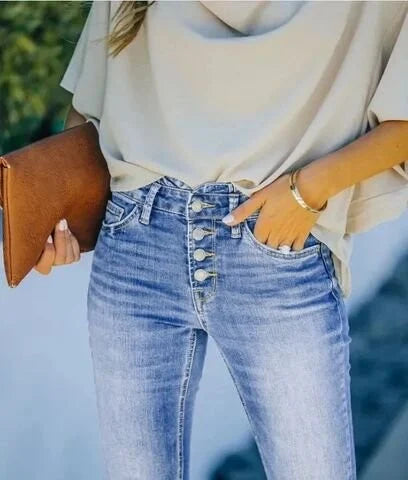 ChicCraft: Retro Jeans that Move with You!