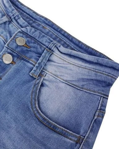 ChicCraft: Retro Jeans that Move with You!