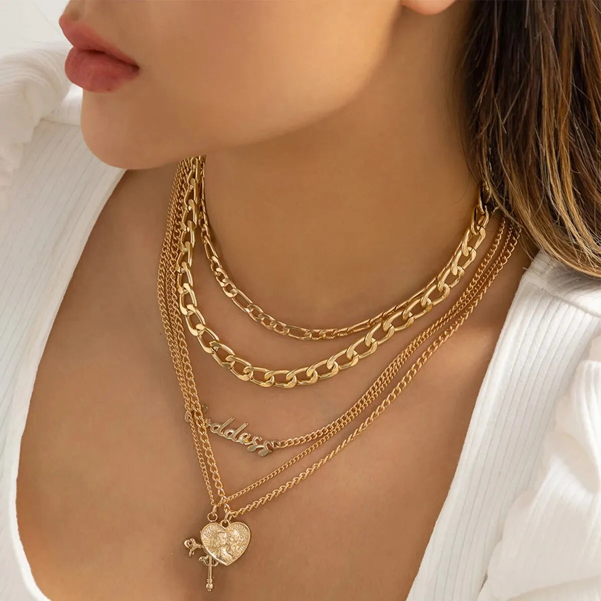 Betoverende Vintage Kettingset met Hartenliefde en Kruisen