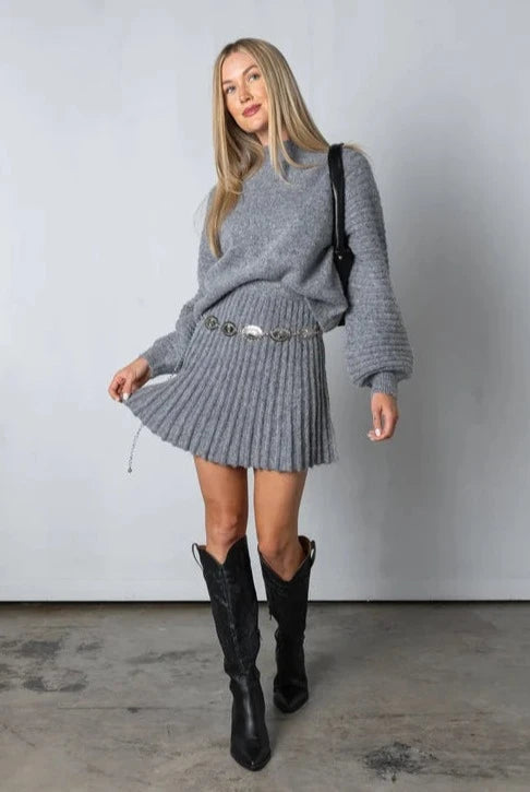 Entra nel Mondo Elegante di Elegance | Set Maglione e Gonna Pieghettati