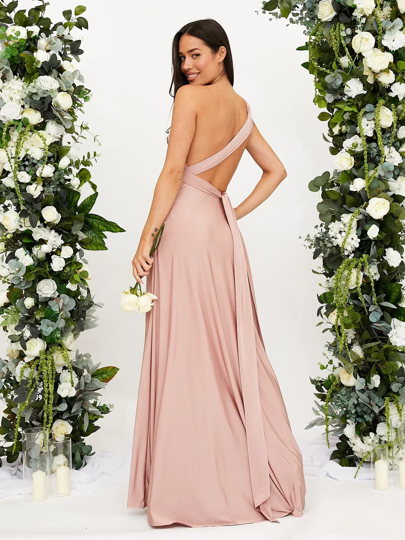 Nicole - Elegantes Satinkleid für bezaubernde Abende