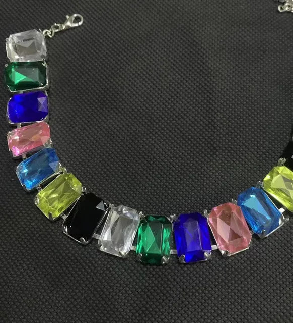 CrystalAura Pierre Rectangulaire Colorée avec Strass Brillant et Perles en Verre