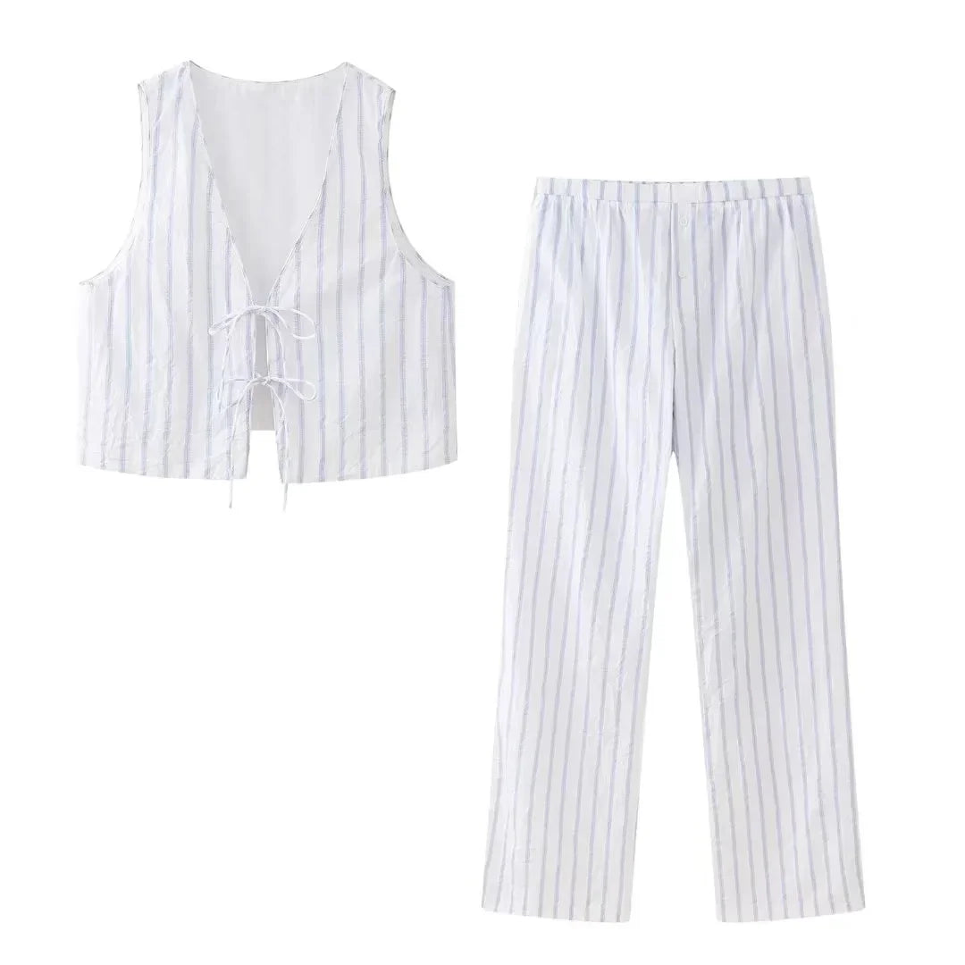 Lunora Zomerset: Striped Top and High Waist Pants