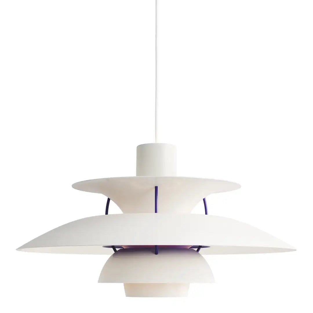 Aurora Luxe Plafondlamp met een verfijnde witte afwerking en subtiele paarse accenten, ontworpen voor een modern interieur en energiezuinige verlichting.