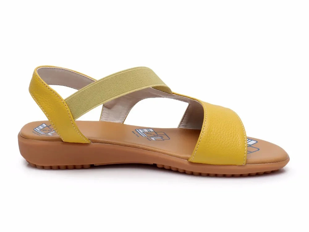 Summer sandals of cowhide for women