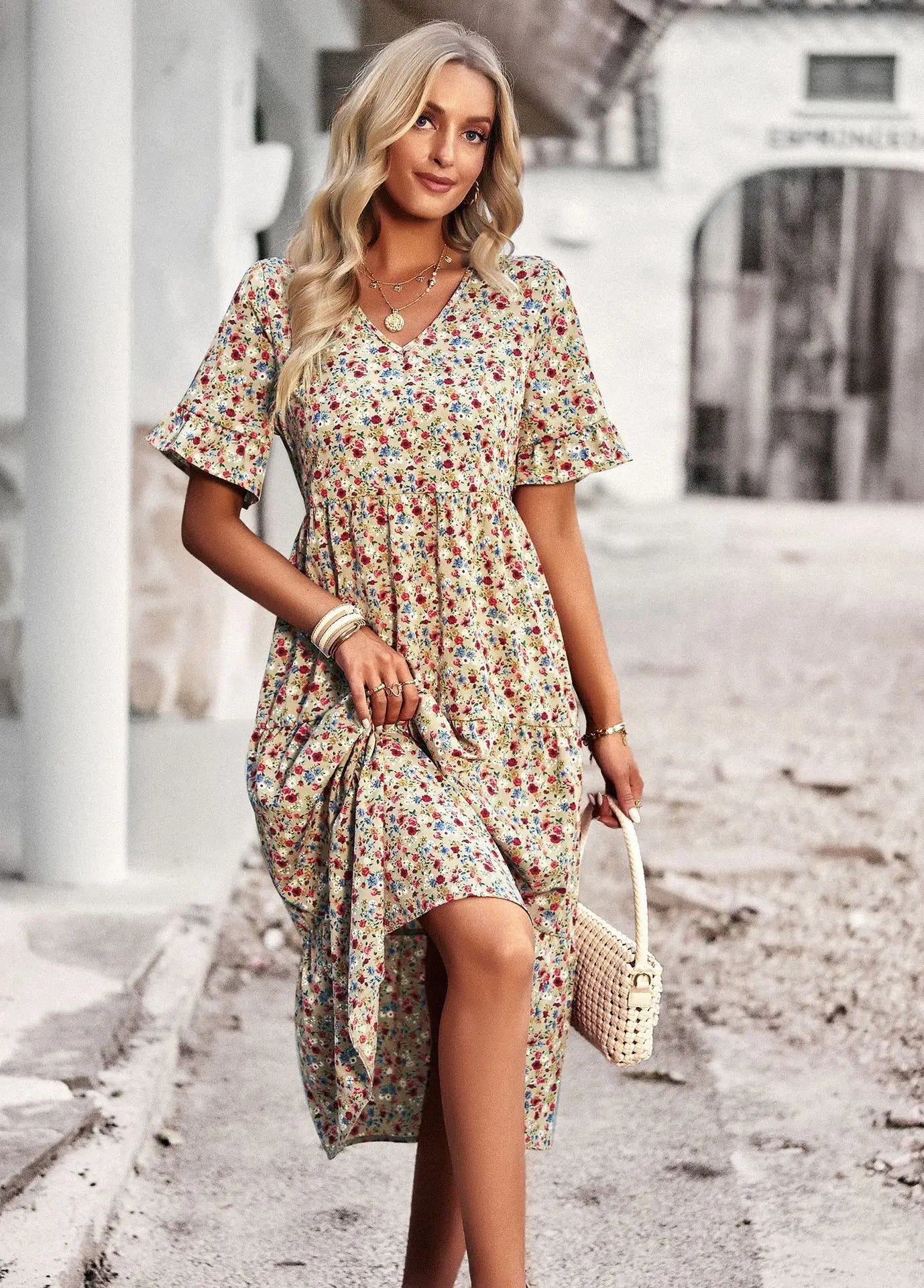 Dress with floral pattern, short sleeves and V-neck