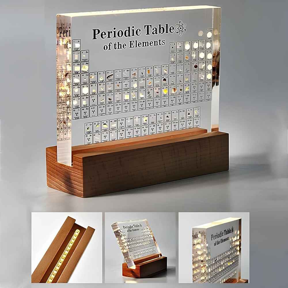 Bramax Periodiek Tabel van de Elementen, verlicht en gestileerd in een houten standaard, perfect voor educatie en decoratie in een moderne omgeving.