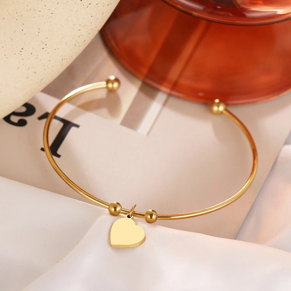 Splendido bracciale aperto in acciaio inox Cacana con cuore color oro