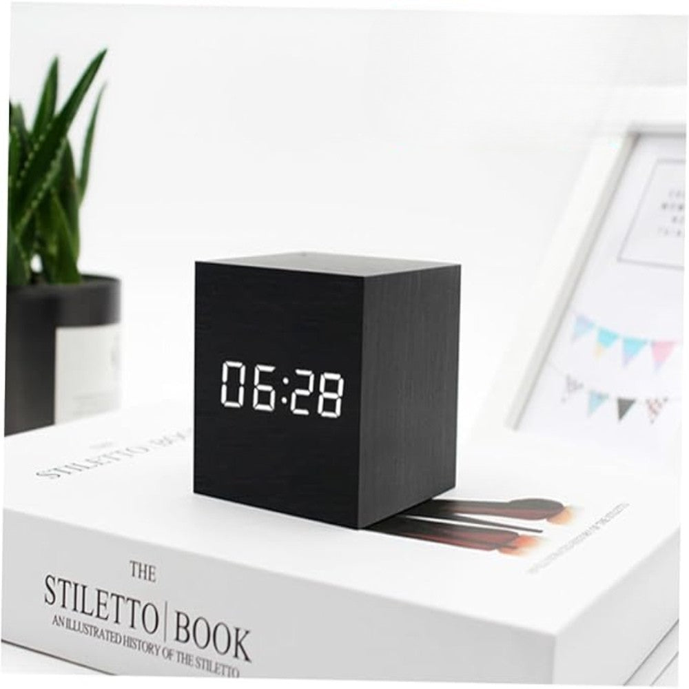 Compacte Digitale Wekker met Dimbare Helderheid