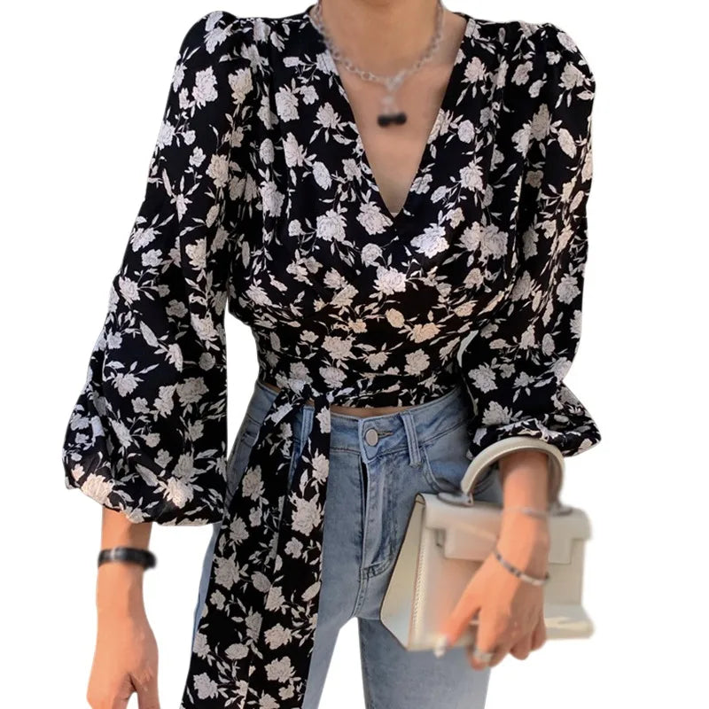 Blusa con estampado de flores seductor