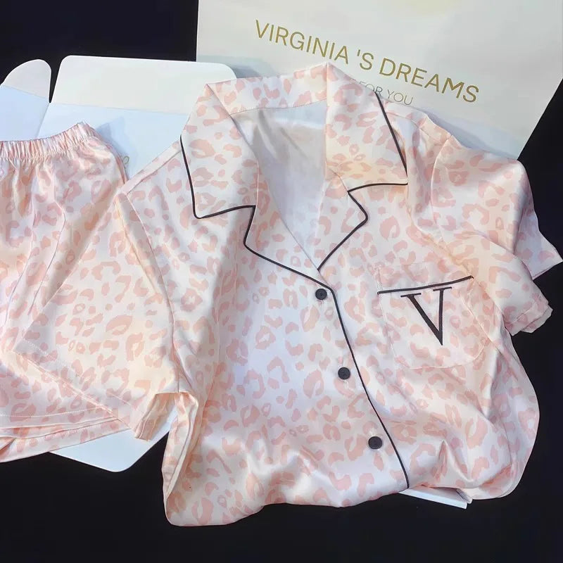 Geniet van Luxueus Comfort met de DreamSilk Dames Pyjamaset!