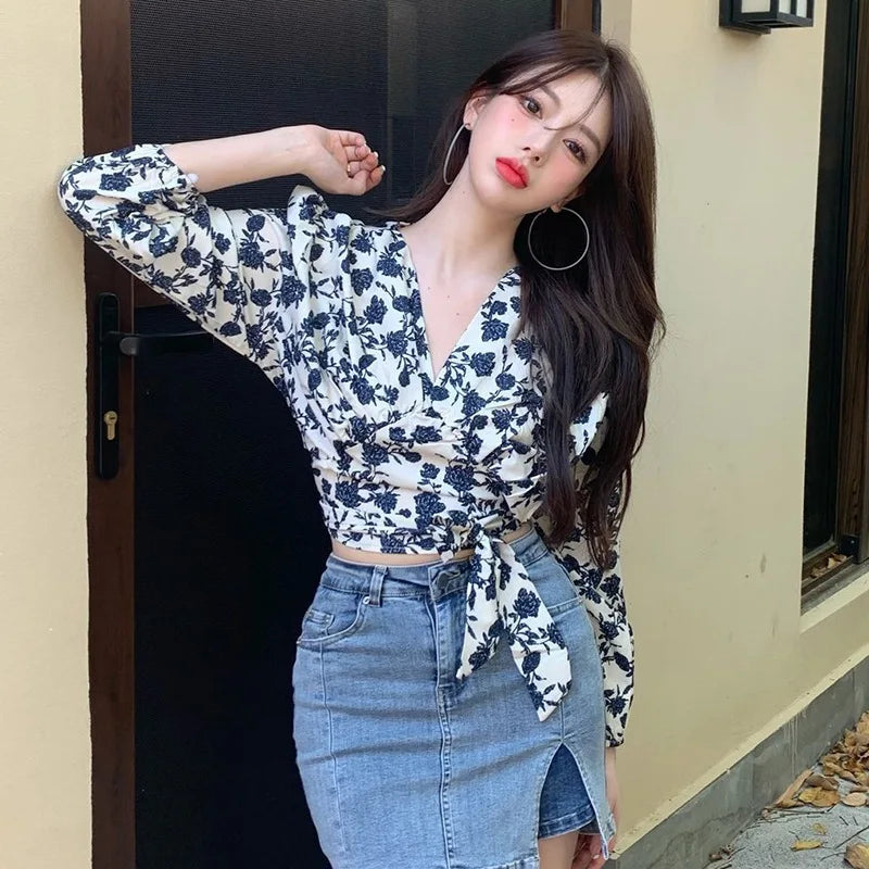 Camicia con scollo a V e stampa floreale francese seducente