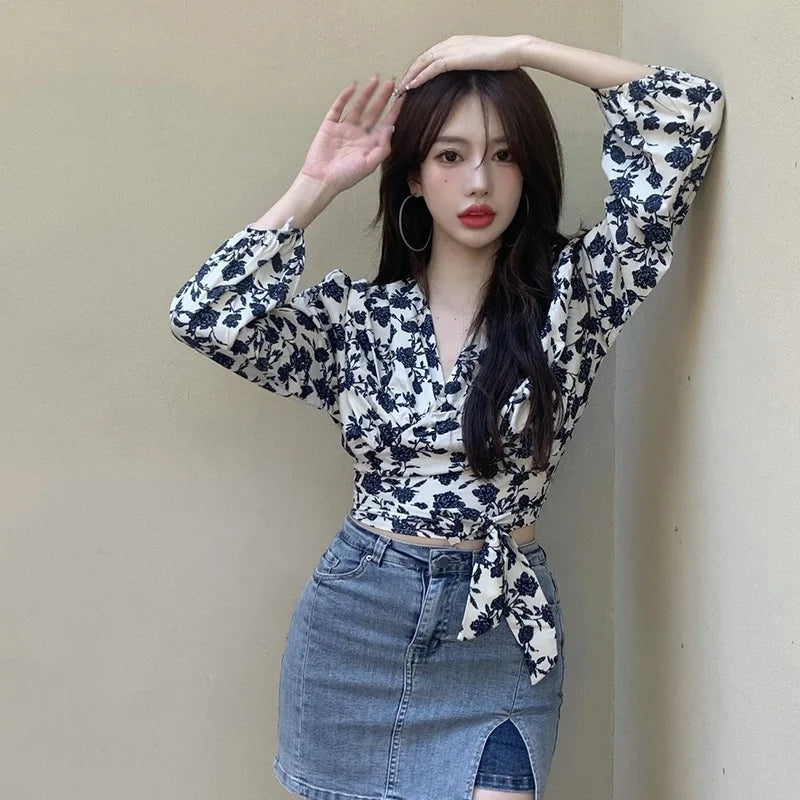 Camicia con scollo a V e stampa floreale francese seducente