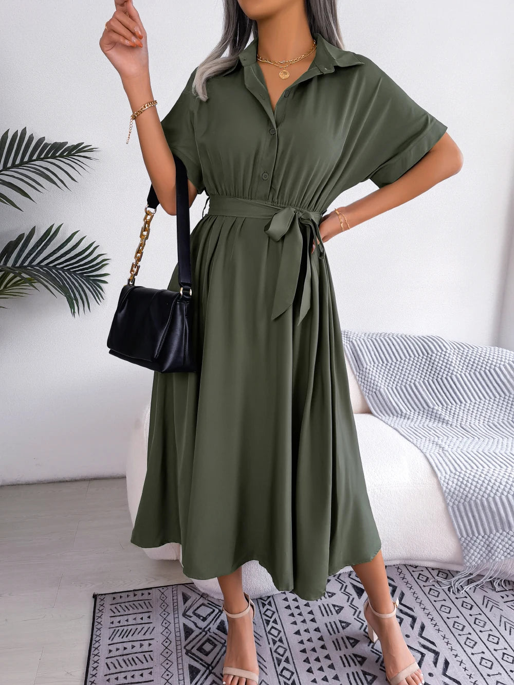 Dames Zomerjurk Met Slanke Taille En Korte Mouwen