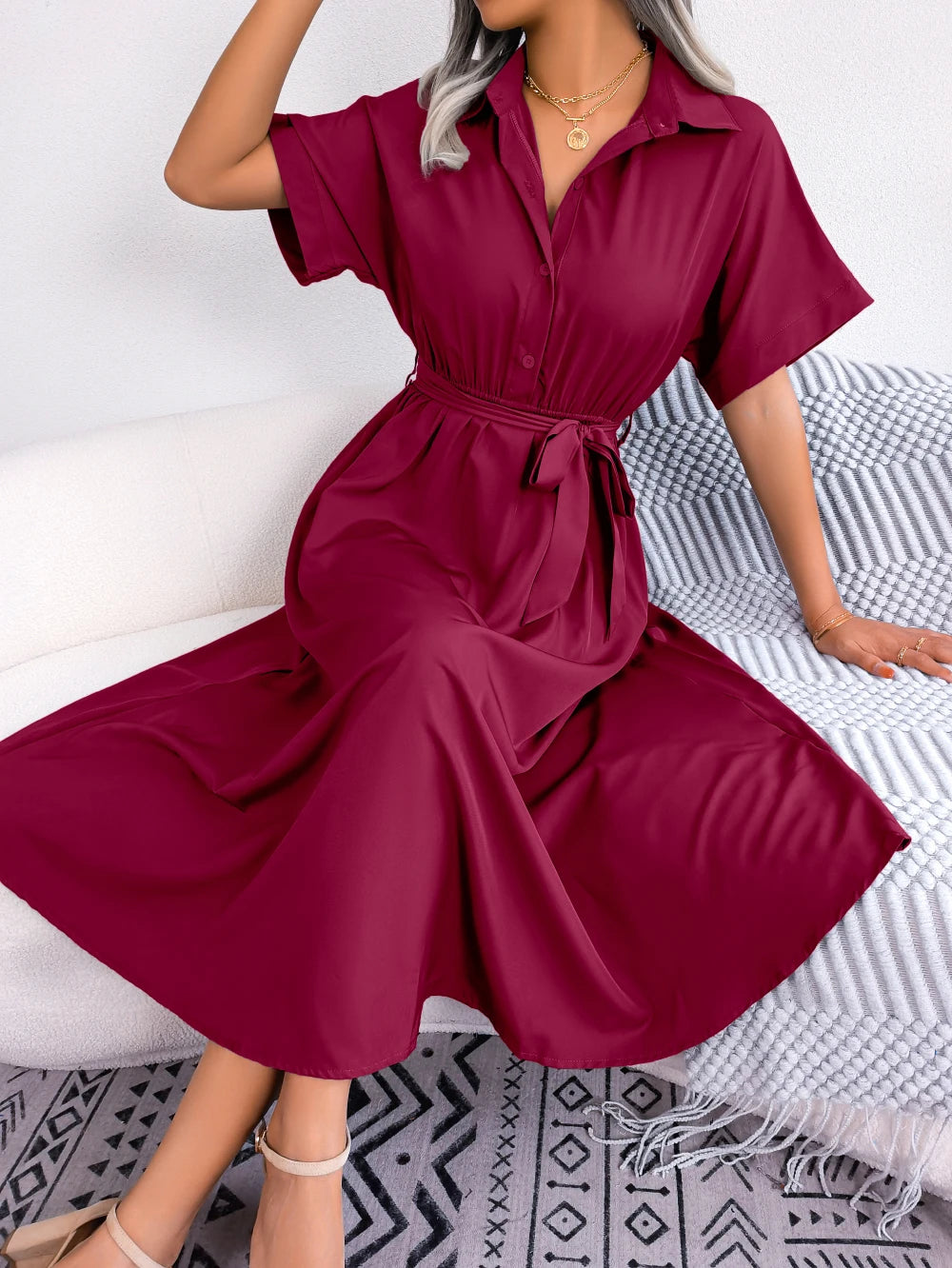 Dames Zomerjurk Met Slanke Taille En Korte Mouwen