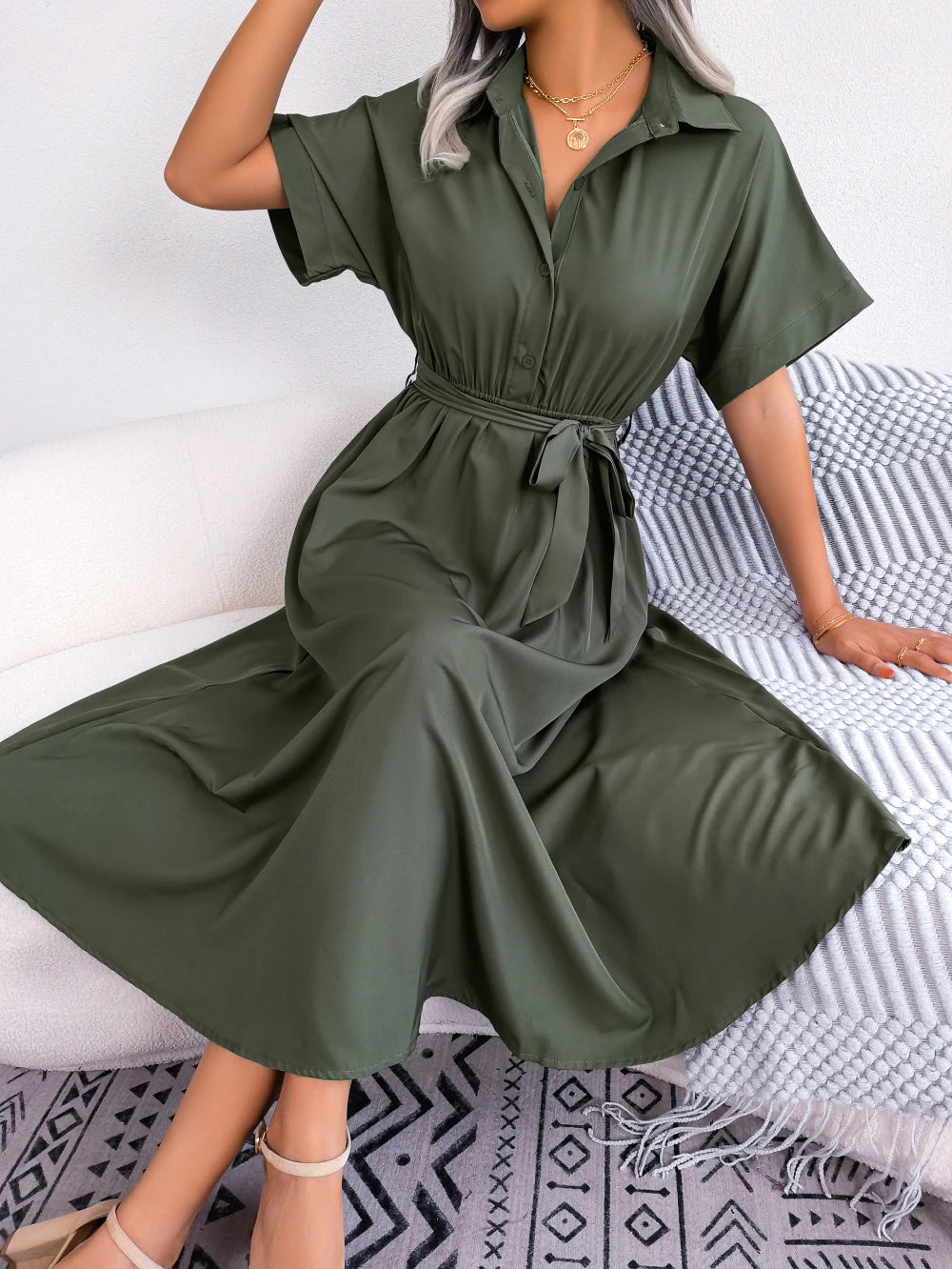 Dames Zomerjurk Met Slanke Taille En Korte Mouwen