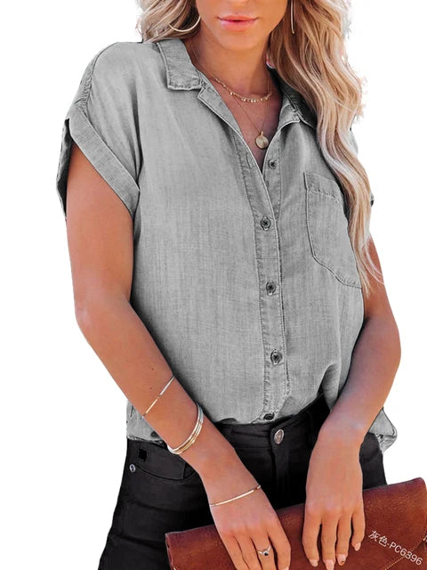 Denim-Bluse mit Taschen und kurzen Ärmeln