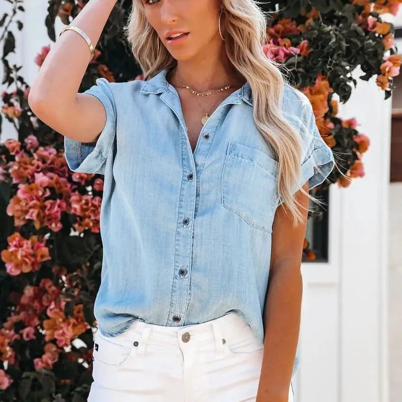 Denim-Bluse mit Taschen und kurzen Ärmeln