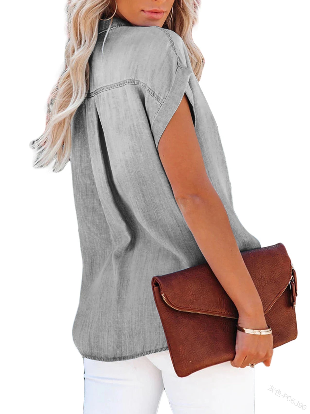 Denim-Bluse mit Taschen und kurzen Ärmeln