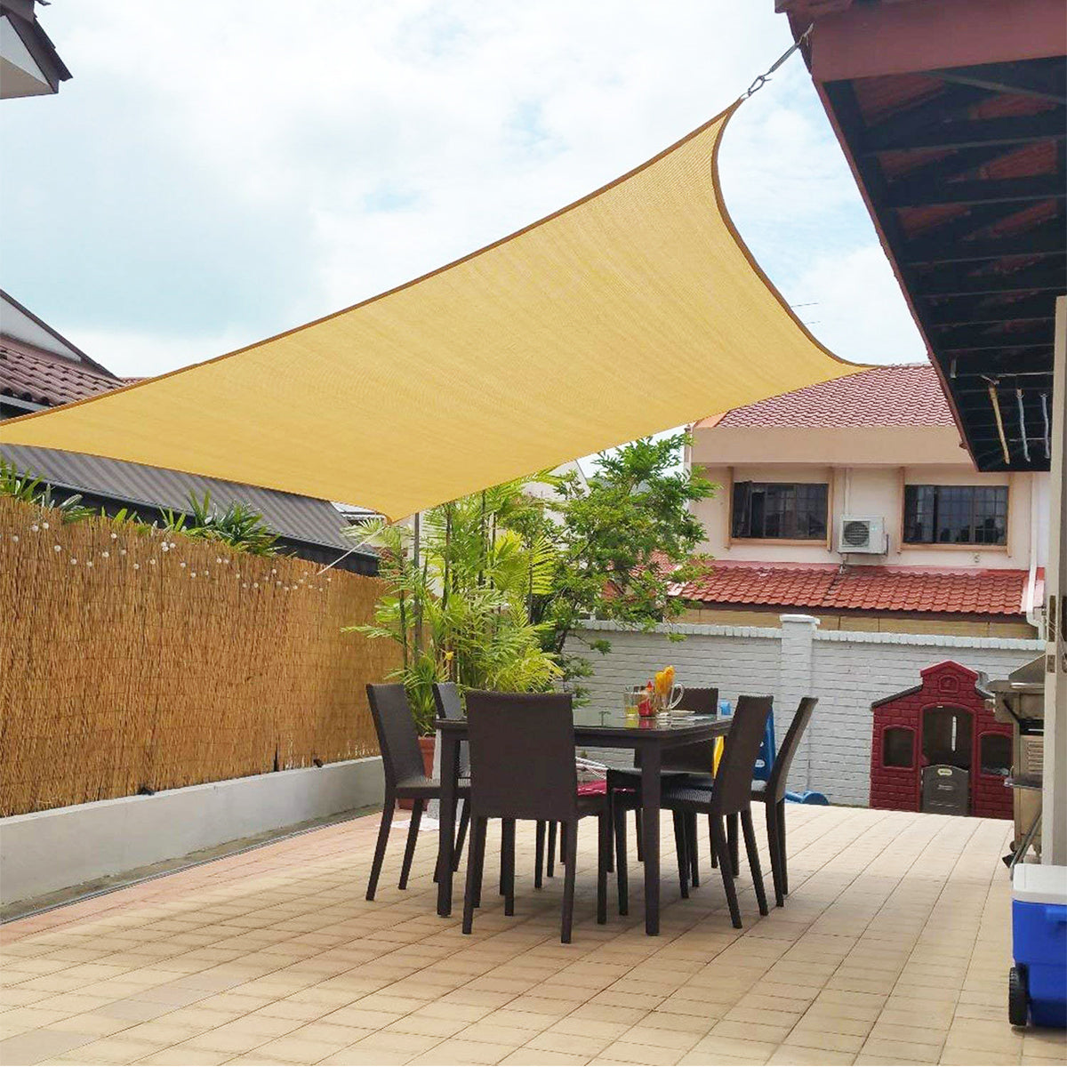 Durable Outdoor Shelter made of Polyester