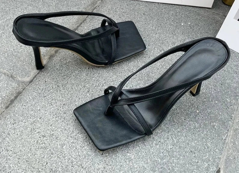 Glamoura Square Toe Sandals