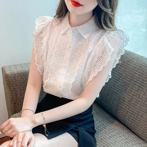 Blusa de encaje y bordado de verano con detalle de botones