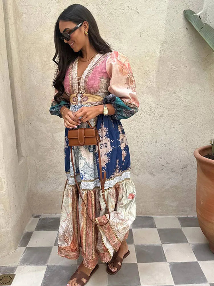 Elegante abito maxi estivo con stampa elegante