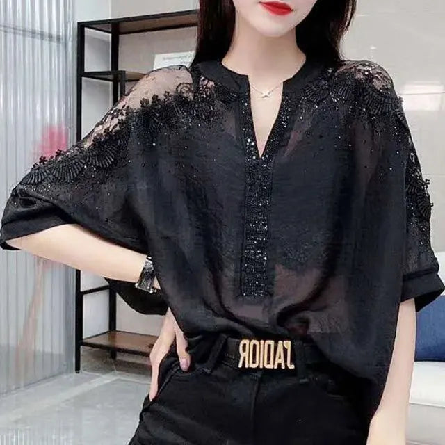 Blouse en dentelle séduisante avec détails en diamant