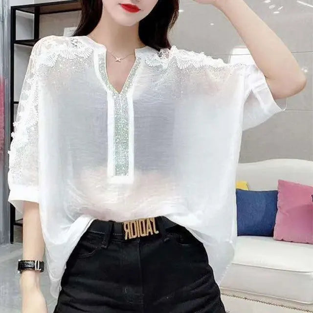 Blouse en dentelle séduisante avec détails en diamant