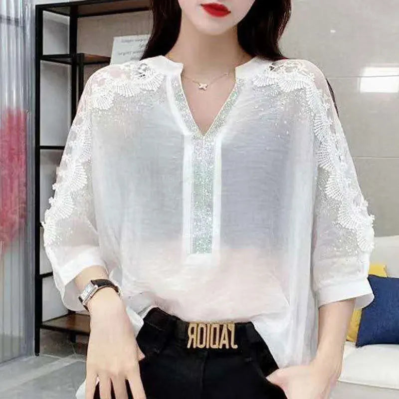 Blouse en dentelle séduisante avec détails en diamant