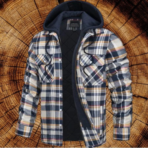 De Gavero herenjas biedt een stijlvolle, tijdloze uitstraling met een geruit ontwerp in klassieke kleuren. De jas is voorzien van een comfortabele capuchon en een gewatteerde voering voor extra warmte en isolatie. De borstzakken voegen een praktisch element toe, waardoor de jas ideaal is voor zowel dagelijks gebruik als meer casual gelegenheden. Een perfecte mix van mode en functionaliteit voor elk seizoen.