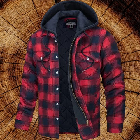 De Gavero herenjas in rood en zwart geruit patroon biedt een stijlvolle en tijdloze look. De jas heeft een gewatteerde voering en een praktische capuchon voor extra comfort en warmte. De klassieke borstzakken en de ritssluiting zorgen voor een trendy uitstraling, terwijl de kwaliteit van het materiaal zorgt voor duurzaamheid. Deze jas is ideaal voor casual en dagelijkse outfits in het koudere seizoen.