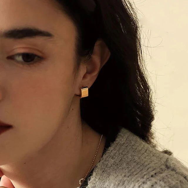 Luxe Pendientes Huggie Gruesos de Aro Rectangular Dorado de Brillo Espléndido