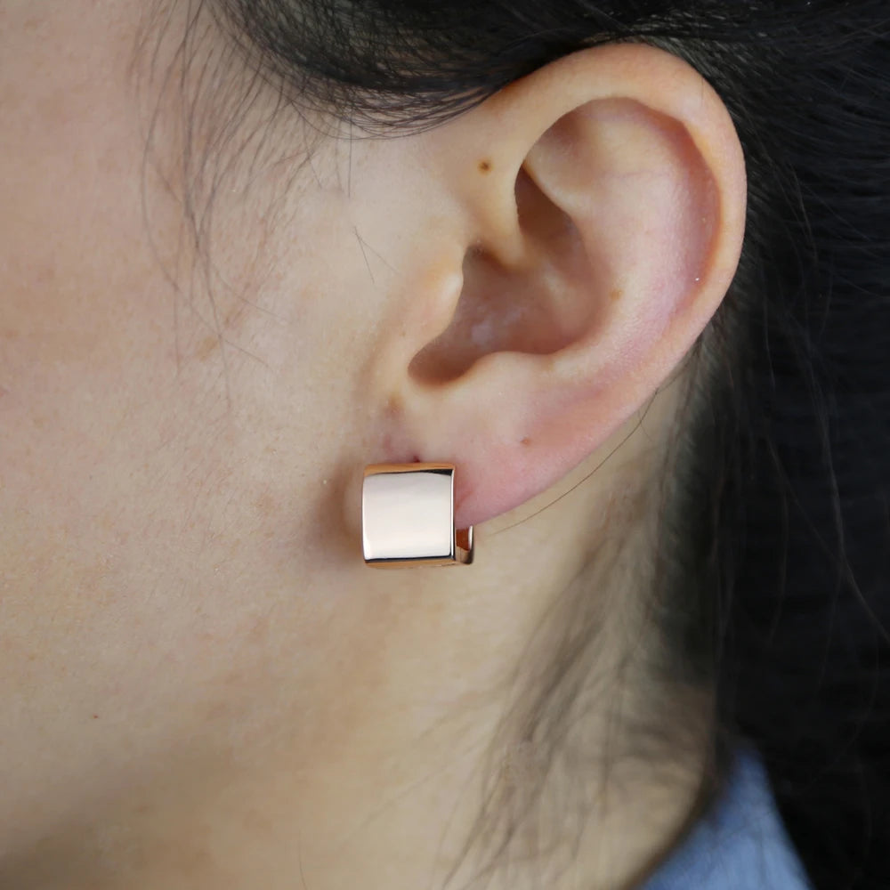 Luxe Pendientes Huggie Gruesos de Aro Rectangular Dorado de Brillo Espléndido
