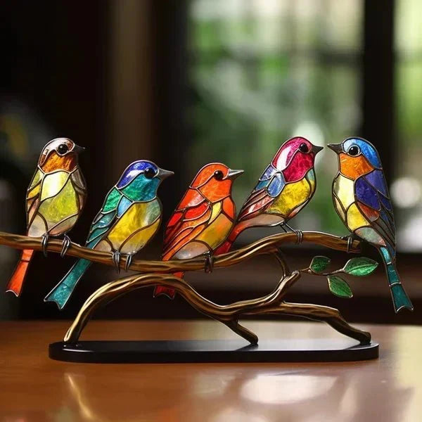Glassique Harmony decoratief kunststuk met vijf kleurrijke glas-in-loodvogels zittend op een elegante tak. Dit unieke design voegt een speels en verfijnd accent toe aan elke ruimte, perfect voor liefhebbers van natuur en artistieke interieurdecoratie.