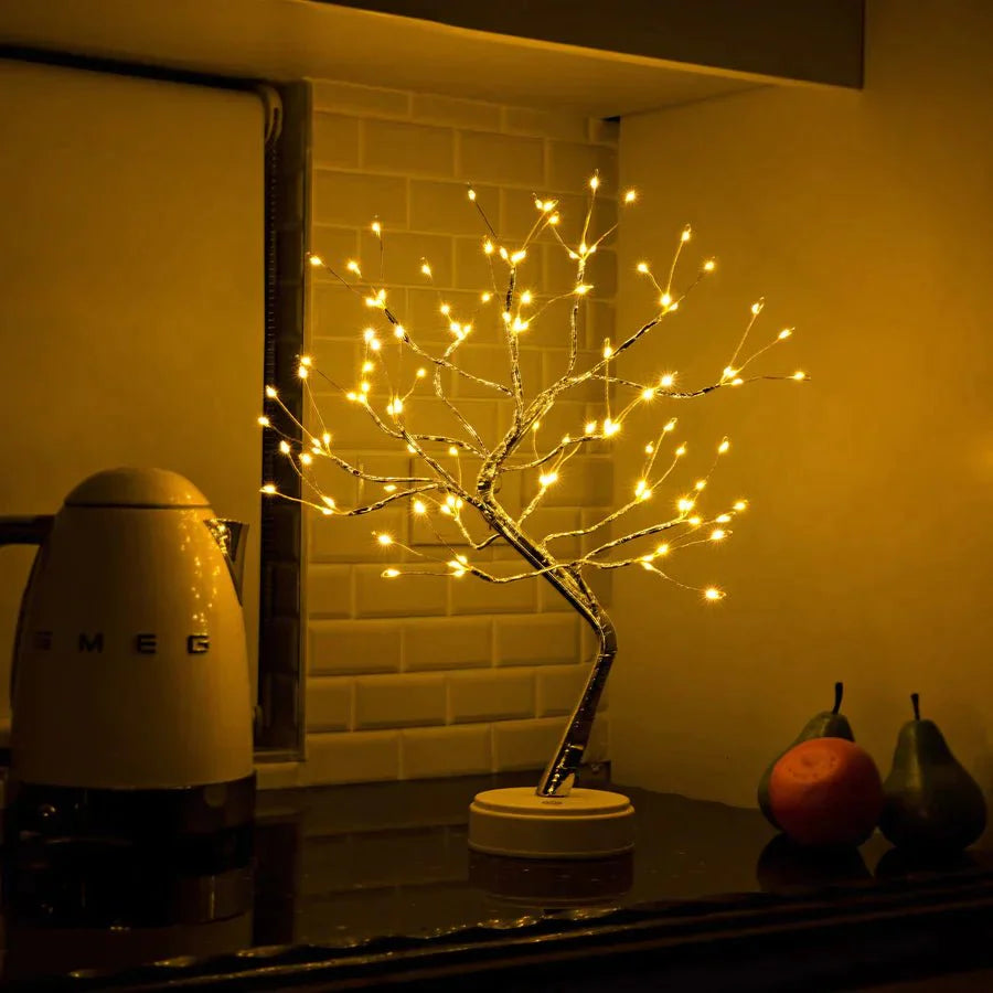 GlowSphere verlichte kunstboom met sfeervolle led-verlichting, perfect voor het creëren van een gezellige en warme sfeer in uw huis.