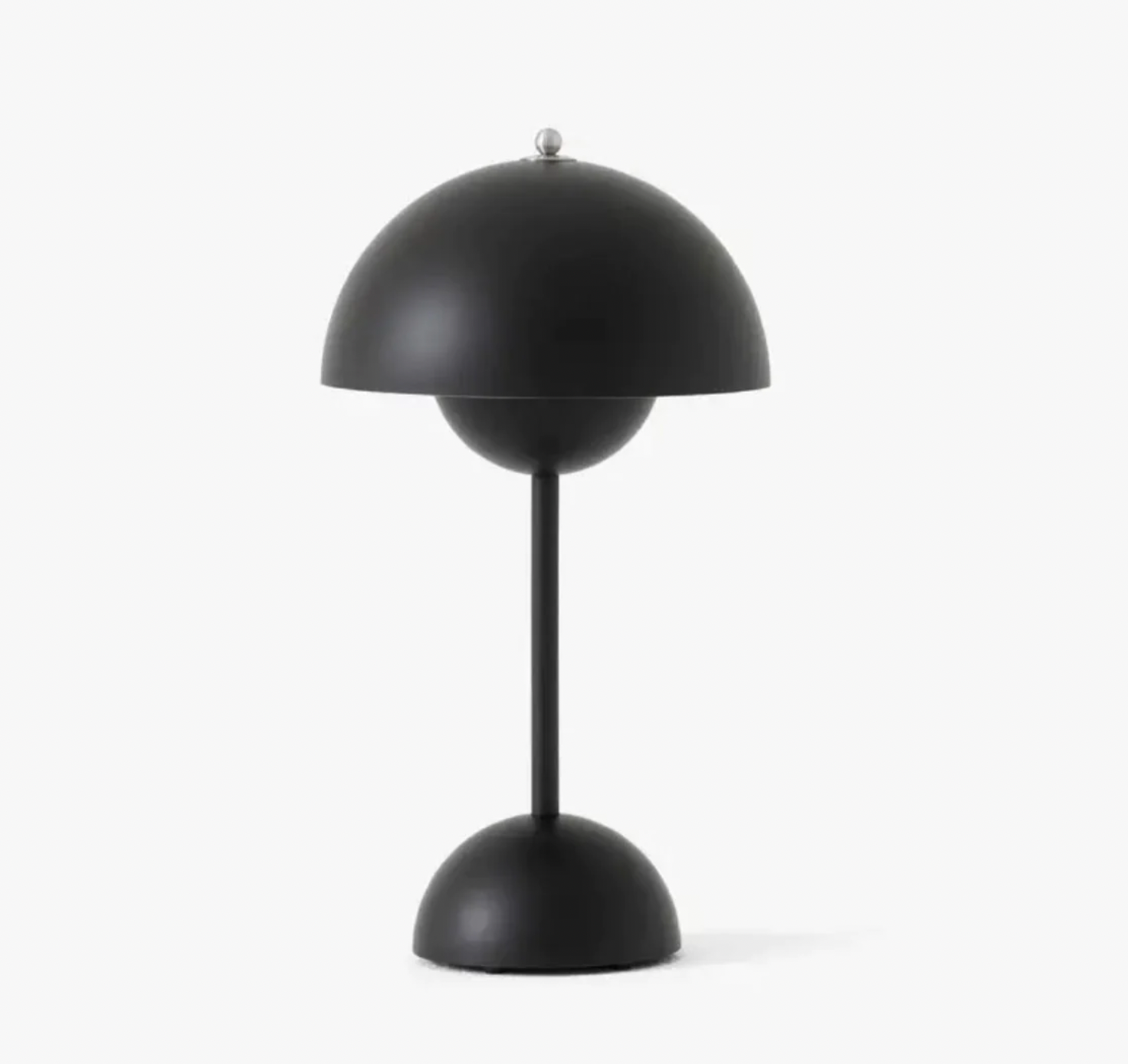 Een dimmbare tafellamp van Glowspark met een elegante, zwarte bolvormige kap en een slanke zwarte standaard. De lamp is ontworpen met slimme technologie voor een moderne en efficiënte verlichtingsoplossing.