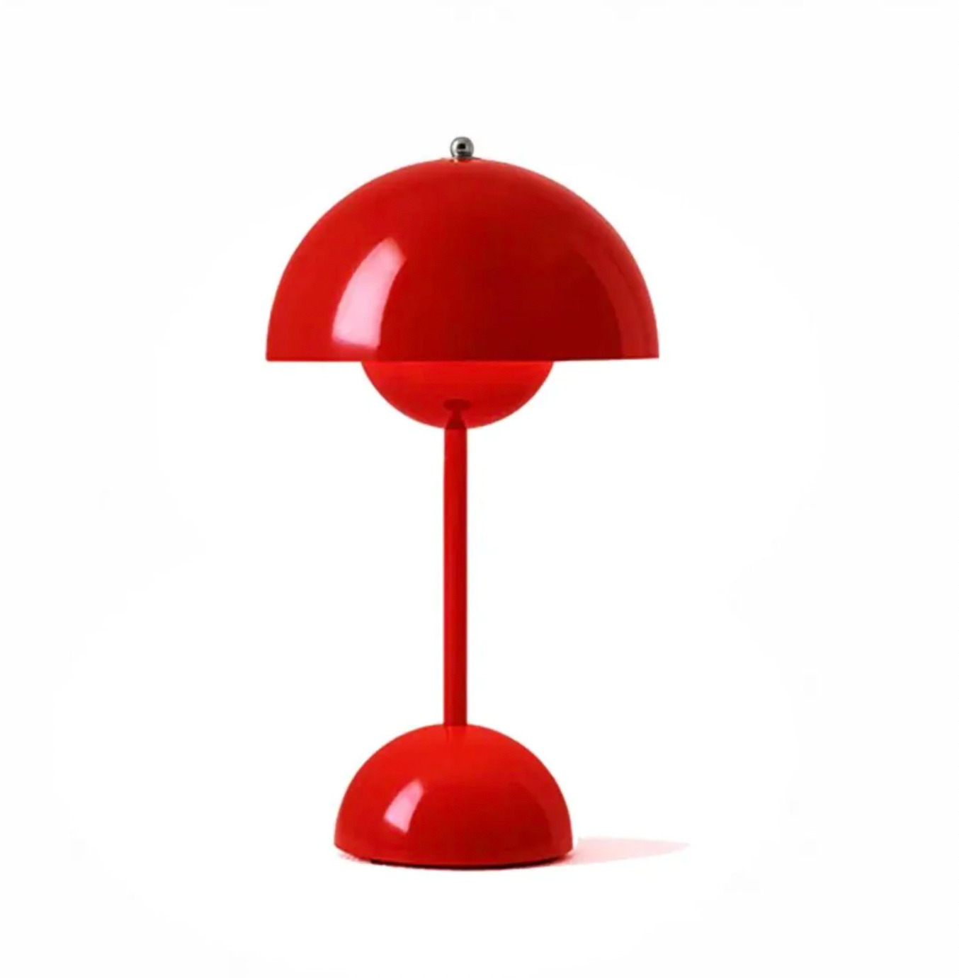 Een dimmbare tafellamp van Glowspark in fel rood, met een moderne halfronde kap en een slanke standaard. De lamp heeft slimme technologie voor energie-efficiëntie en gemak, ideaal voor een stijlvolle en functionele inrichting.