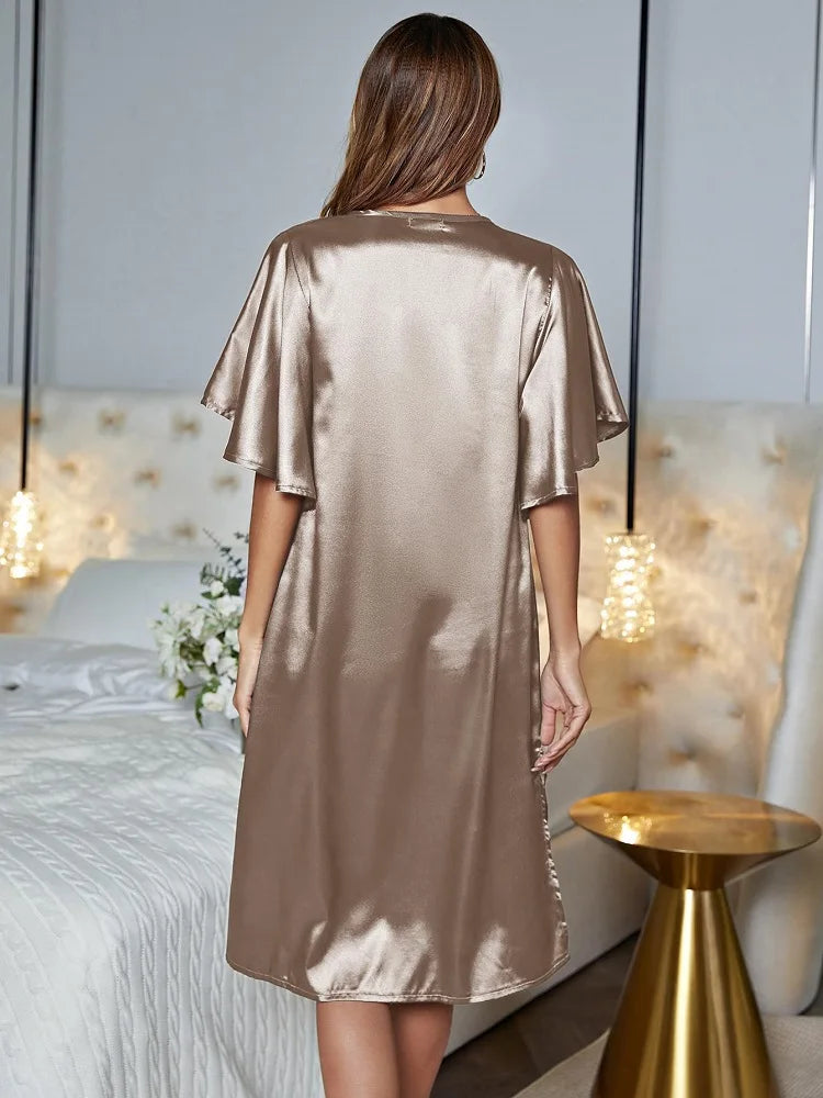 SilkDream: Goldene Seide Satin Nachtwäsche