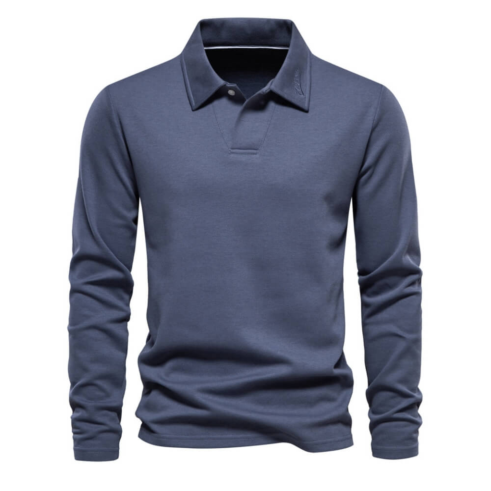 Afbeelding van het Harron sweatshirt in een stijlvolle donkerblauwe kleur. Dit casual sweatshirt heeft lange mouwen en een klassieke polokraag zonder knopen voor een minimalistische look. Het materiaal oogt zacht en comfortabel, ideaal voor dagelijks gebruik. De subtiele pasvorm geeft het een nette, sportieve uitstraling.
