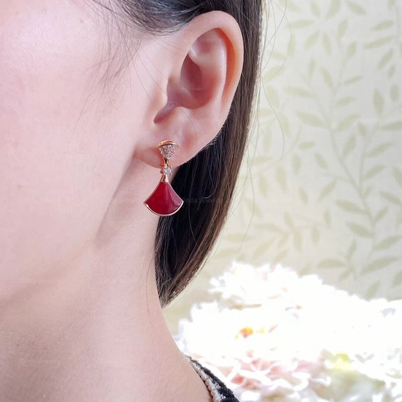 DiamantGloed Luxe Witte Rok Oorbellen